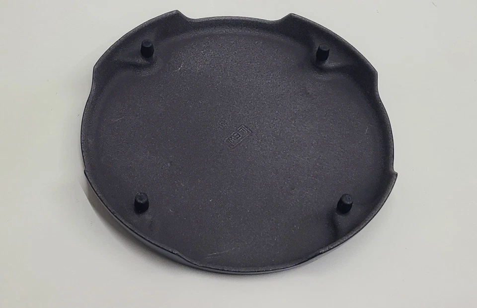 Le Creuset Signature Round Trivet Matte Nuit 8.8 In - Image 4 of 4