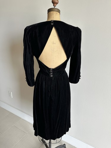 Vtg Petite Lanz Black Velvet Open Back. Sophisticated. Romantic. Size 12. USA - Picture 4 of 21