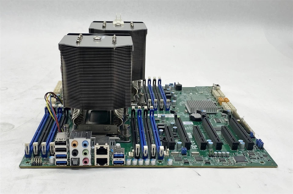 Placa madre Supermicro X10DAI LGA2011 con CPU 2*E5-2650 V3 2,30 GHz, disipador térmico, E/S Foto 2 de 4