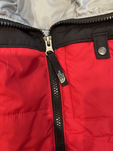 The North Face Vest Boys Small 7/8 Red Black Full Zip Insulated Lightweight - Picture 4 of 8