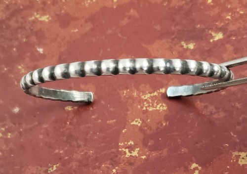 Vintage Sterlingsilber Navajo Southwestern einfache Perlen Manschette Armband