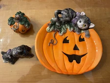 Fritz and Floyd Jack-O’-Lantern With Cat Plate With Salt And Pepper Shakers