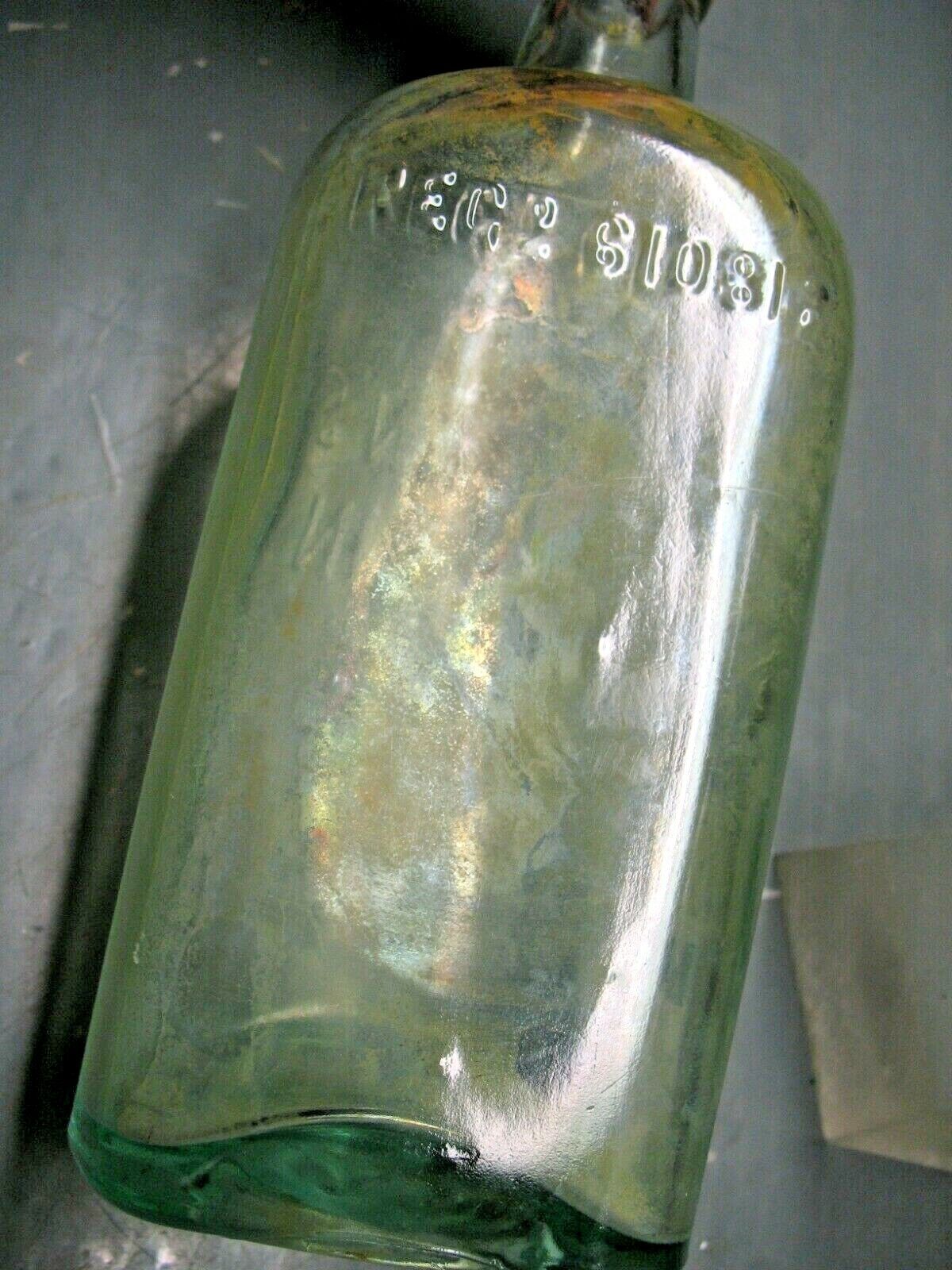 Gordon's London Dry Gin Round Victory Bottle 94.4 Proof 1945