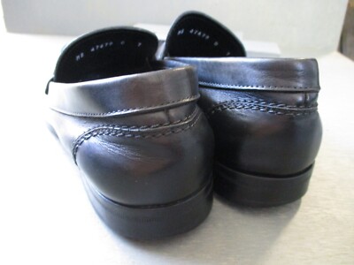 Salvatore Ferragamo 47679 authentic black leather modern logo