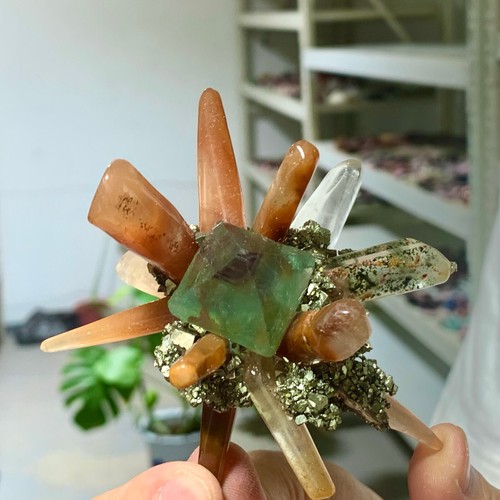 104G Coexistence of natural quartz and pyrite fluorite crystal clusters - Bild 4 von 10