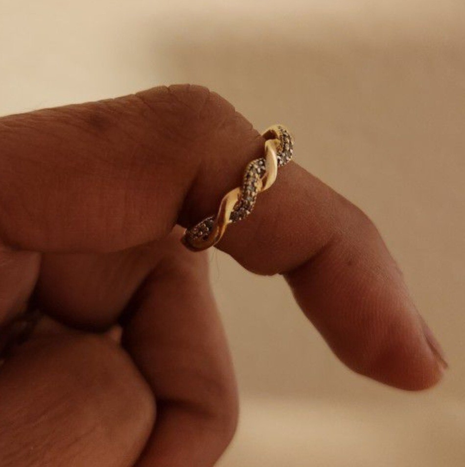 14kt Solid Yellow Gold Twists Ring - image 7