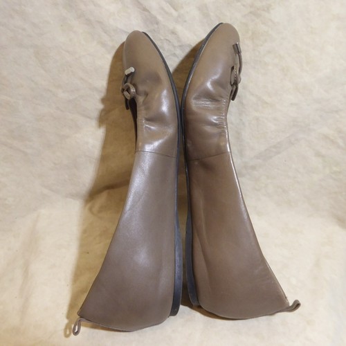 🩰 Audrey Brooke Newton Ballet Flats size 9 W Taupe Leather; Metal Capped Bows - Picture 12 of 16