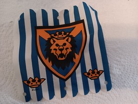 O-1 Lego Cloth Hanging 16 x 16 w/ Blue Stripes Lion Head Shield x58px1 6098 6091