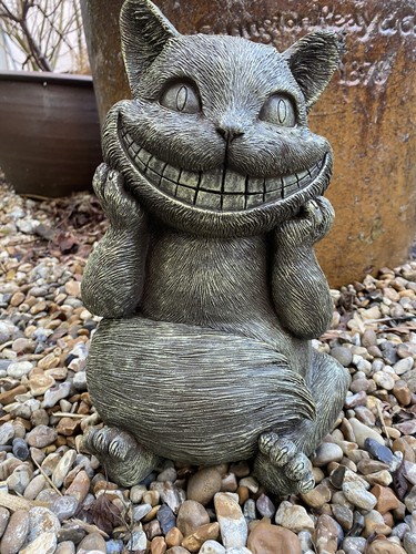 Cheshire Cat Garden Ornament - Alice in Wonderland Heavy Resin Outdoor Statue - Picture 2 of 8