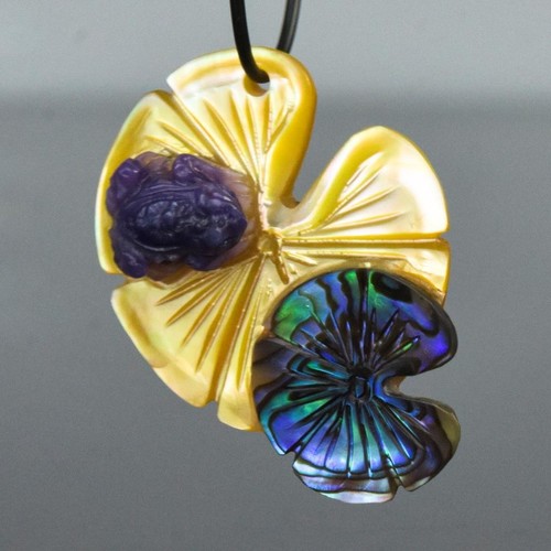 Lotus Leaves & Toad Frog Carved Multicolor Shell & Paua Abalone drilled 4.51 g - Picture 4 of 13