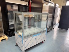 OSCARTEK 48" REFRIGERATED GLASS DISPLAY CASE MODEL CIAOFLGEL12 OPEN BOX