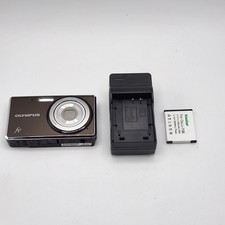 Olympus FE FE-4020 14.0MP Digital Camera e/ New Battery  Charger Gray Tested
