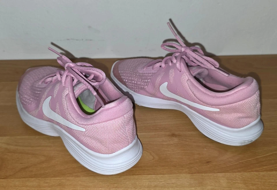 Nike Revolution 4 GS Sportschuhe Sneaker rosa Mädchen Größe 35,5 UK 3 US 3,5 - Bild 2 von 4
