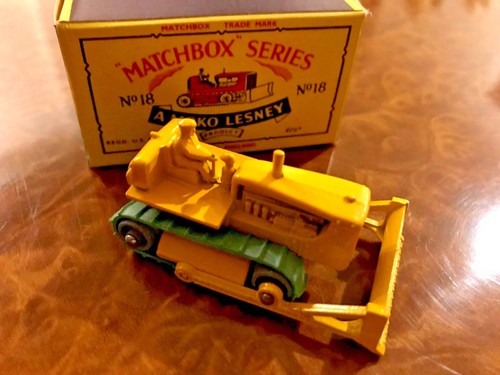 Vintage Matchbox Toy / Caterpillar D8 Bulldozer / Day 1 Beauty / No. 18 Series I - Picture 5 of 12