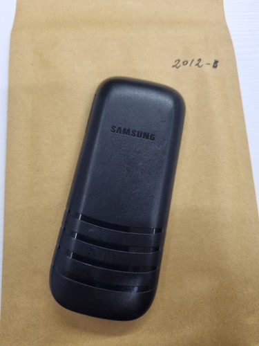 Samsung E1200i Black Unlocked Network Mobile Phone - Picture 2 of 2