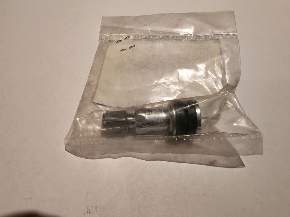 NUEVO GENUINO OEM Mazda Válvula de neumático Vástago y tapa Mazda Miata MX-5 2016-2017 Foto 2 de 3