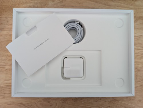 Apple MacBook Air 13-inch M2 Chip 24GB RAM 512GB SSD Silver - Afbeelding 11 van 11