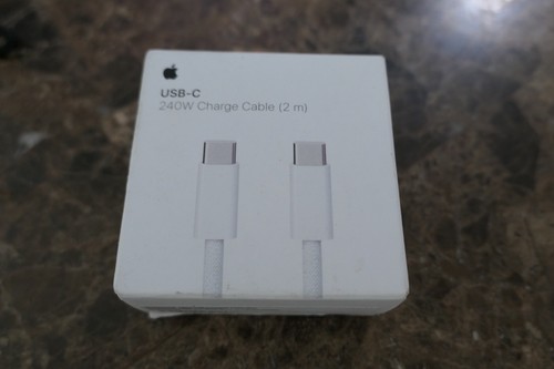 GENUINE FACTORY SEALED Apple MLL82ZMA 2m USB-C Charging Cable - White