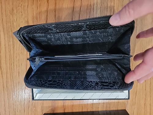 Kenneth Cole Black Python Large Leather Zip Around Clutch Wallet aprox 8 X4 1/4 - Picture 4 of 12