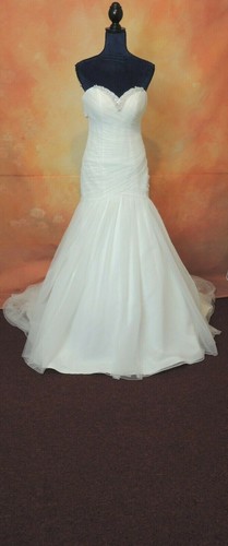SALE ! NEW Essense of Australia Ella wedding dress size 12