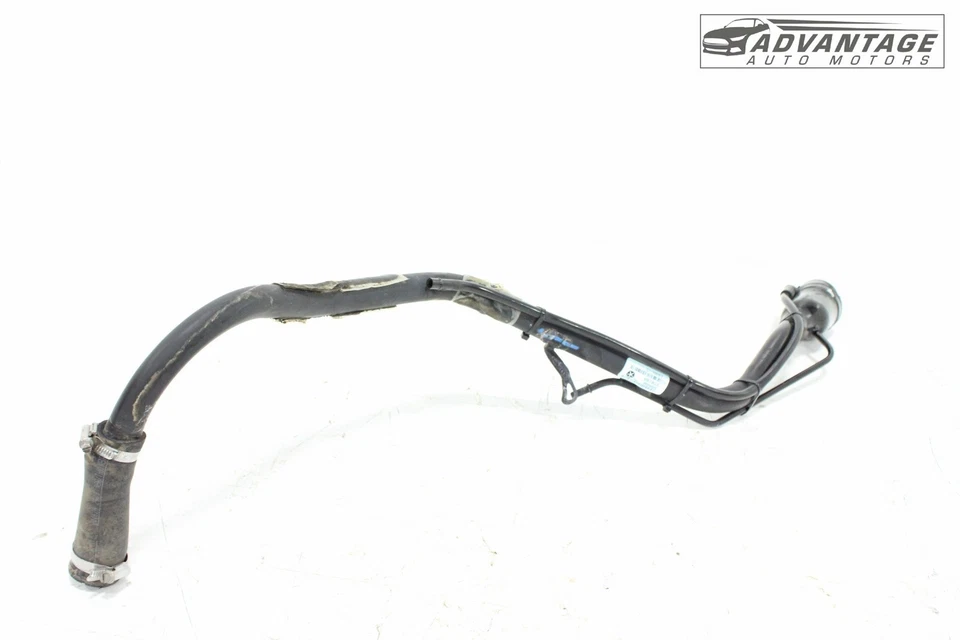Chrysler 300 S 2011-2019 tanque de combustible trasero tanque de llenado cuello manguera tubo OEM Foto 4 de 4