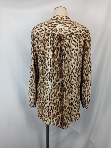 Top J Crew estampado de leopardo talla pequeña con botones manga larga informal de negocios - Imagen 3 de 7