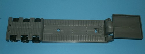 1/34 Scale Detachable Gooseneck Lowboy Construction Trailer (15.25") Plastic Toy - Picture 8 of 9