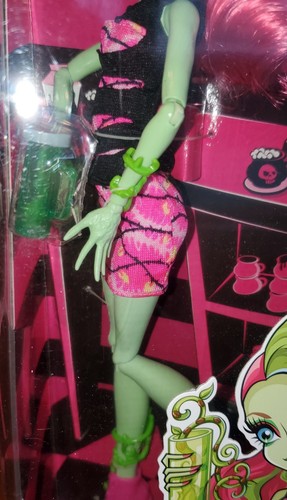 Monster High Coffin Bean Venus,please Read - Picture 6 of 9