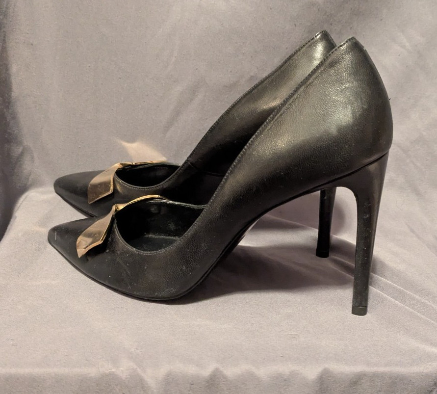 Ladies 11 B Stewart Weitzman Black Leather Pumps 