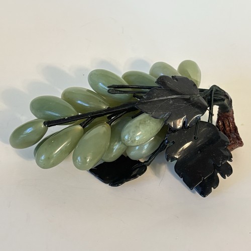 Vintage Green Jade Grape Cluster w/ Dark Green Onyx Leaves MCM Retro - Picture 9 of 12