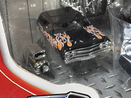Muscle Machines 1965 Chevelle Wagon Build It Kit Black 1:18 & 1:64 Diecast NEW - Picture 18 of 22