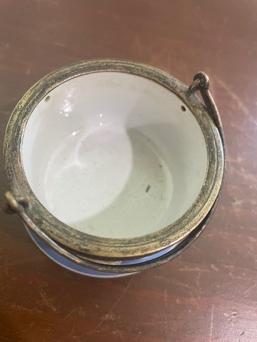 Wedgwood? White on Pale Blue Jasper Dip Small Hinged Jar/Vessel - Picture 9 of 10