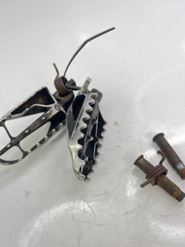 Estriberas Honda CRF250R 2004-2005 con pasadores y resortes OEM #6 Foto 4 de 4