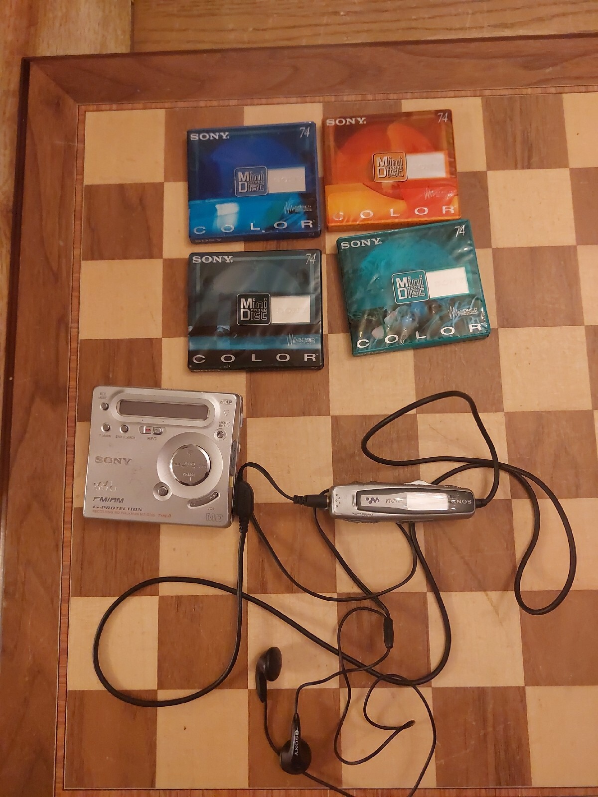 Sony Recording MiniDisc Walkman MZG755 Type R + 4 Sealed Blank Mini