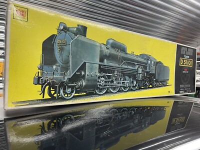 D51 101 1/50スケール模型　オオタキ Amazon.co.jp: D51 蒸気機関車 150 オオタキ 鉄道模型 ゴールド