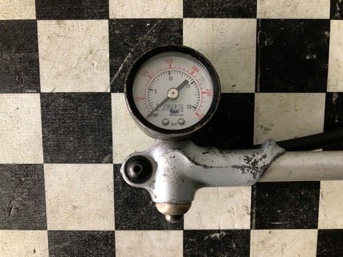 Fox Racing OEM Silver High Pressure Shock Pump 300 PSI Air Floats - Picture 3 of 6