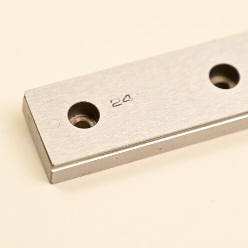 THK 29cm Linear Guide Rail & Block Assembly RSR9WZM 18x7.5mm Rail 36x30mm Block - Bild 3 von 4