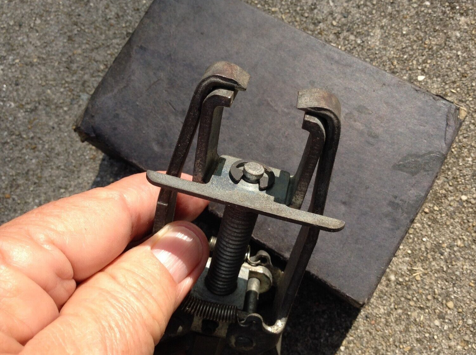 Snap On Tools CG90 valve spring compressor Kenosha WI w/ box