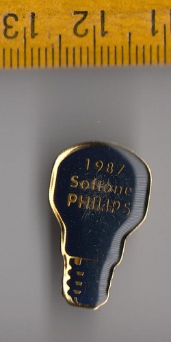 PHILIPS RADIO TELEVISION LOGO pin badge Light Bulb Euro Disney Sponsor - Picture 9 of 34