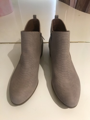 INDIGO RD Women's Candian Ankle Booties Gray Size 10 NWB - Picture 2 of 9