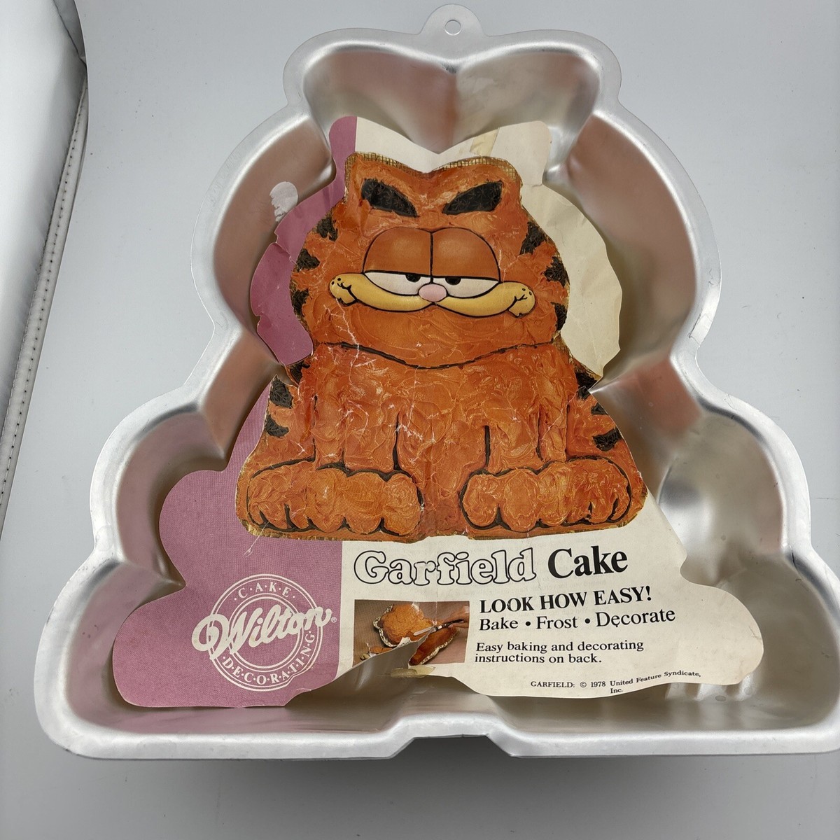 Vintage Garfield Cake Pan Plastic Wilton, 1978, Brand New