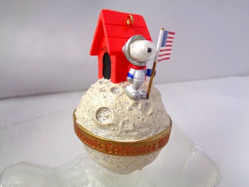 Hallmark ANDENKEN Weihnachtsschmuck Snoopy Astronauten NASA S 50 JAHRE SNOOPY 20 - Bild 2 von 24