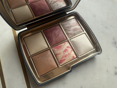 Hourglass Ambient Lighting Edit Unlocked Jellyfish Palette Limited Edition - Picture 2 of 7
