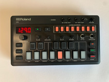 Roland J-6 AIRA Compact Digital Chord Synthesiser, Chord Sequencer. Roland J6