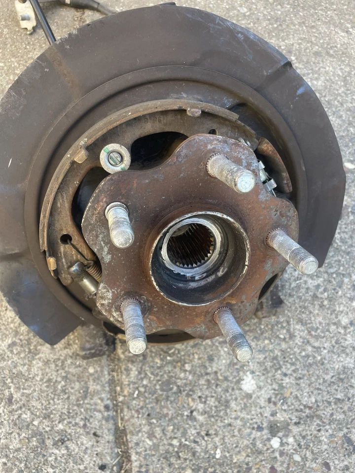 Nissan GT-R GTR R35 2009+ OEM trasero izquierdo lado del conductor buje izquierdo brazo de control nudillo Foto 4 de 4