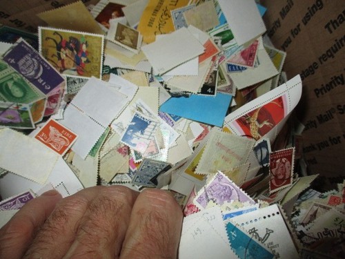 WORLDWIDE BOXLOT OVER 3 LBS OF STAMPS OFF PAPER UNCHECKED BOX 2 - 第 5/6 張圖片