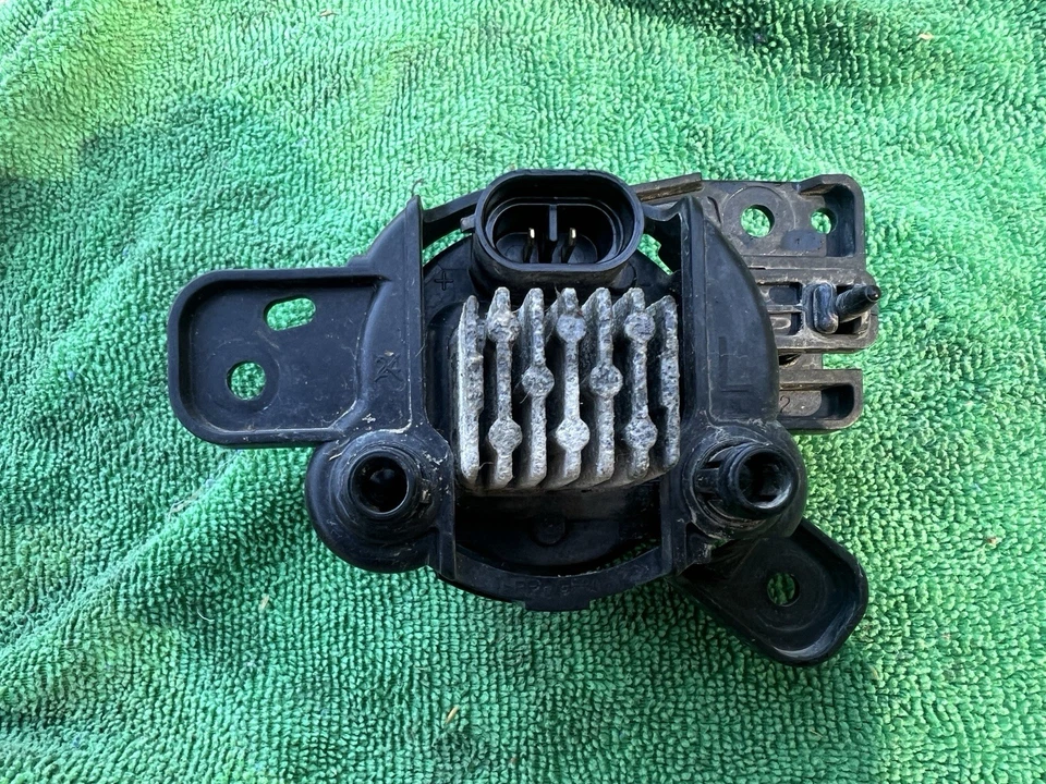 CHEVROLET TRAILBLAZER 2021-2023 PARACHOQUES DELANTERO IZQUIERDO LADO DEL CONDUCTOR LUZ ANTINIEBLA OEM Foto 2 de 2