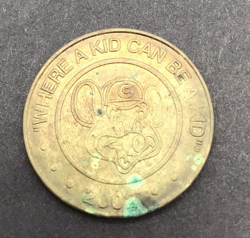 Vintage Chuck E Cheese Play Token Coin 2002 Mouse Party Where A Kid Can Be A Kid - Bild 1 von 3