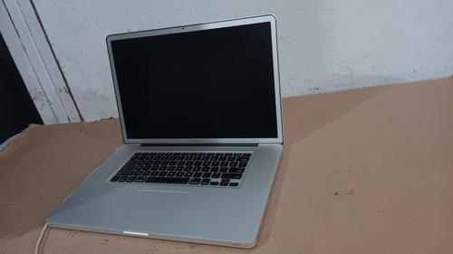 Vintage Apple MacBook Pro Laptop 17" Mid-2009 17" LCD Screen Apple Model: A1297 - Picture 2 of 21