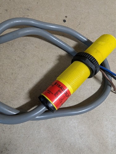 Banner Engineering S18AW3LP Polarized Retroreflective Barrel Sensor, 20-250VAC - Picture 1 of 5